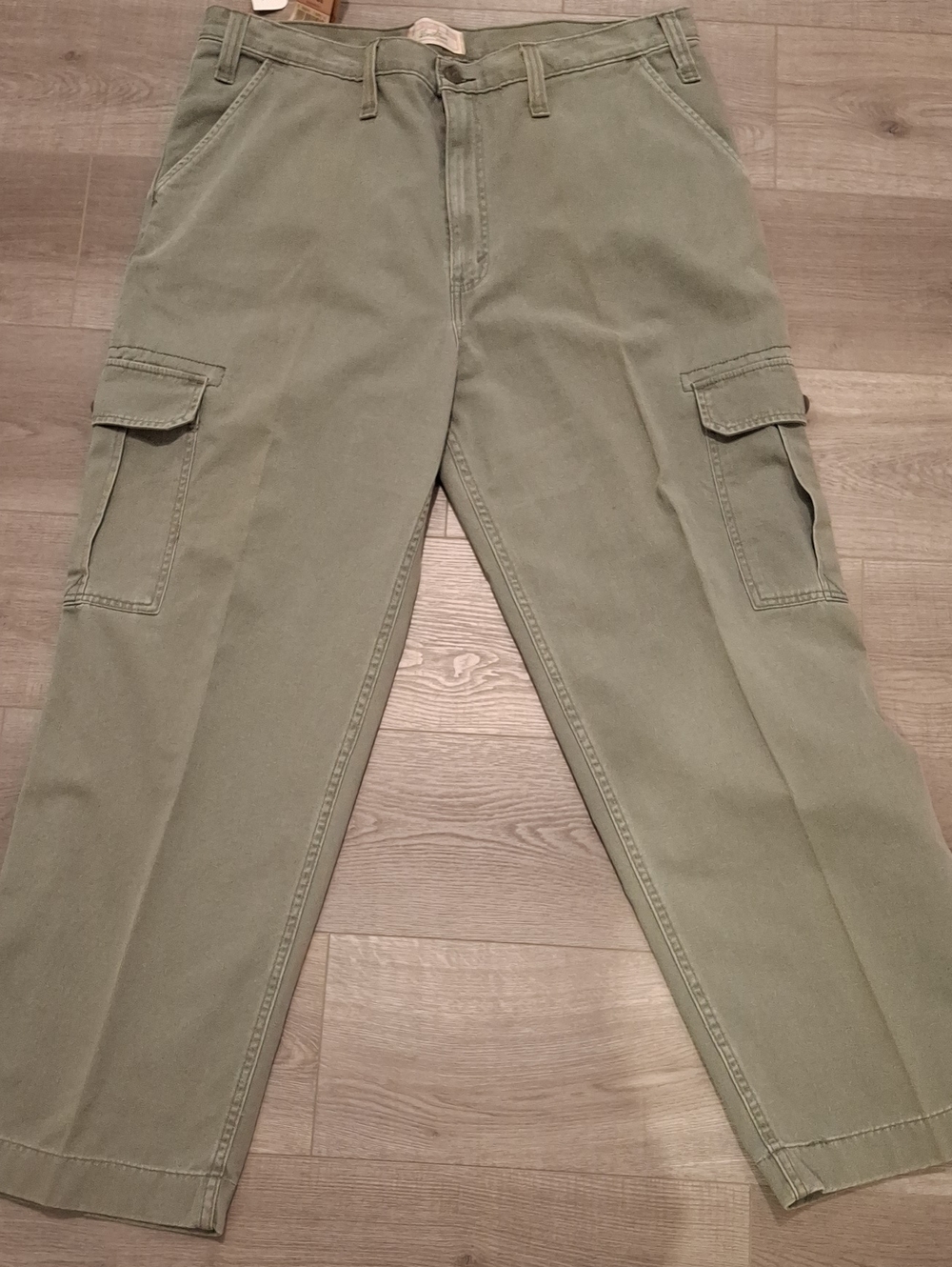 Levis Men's Cargo Pants in Olive Green